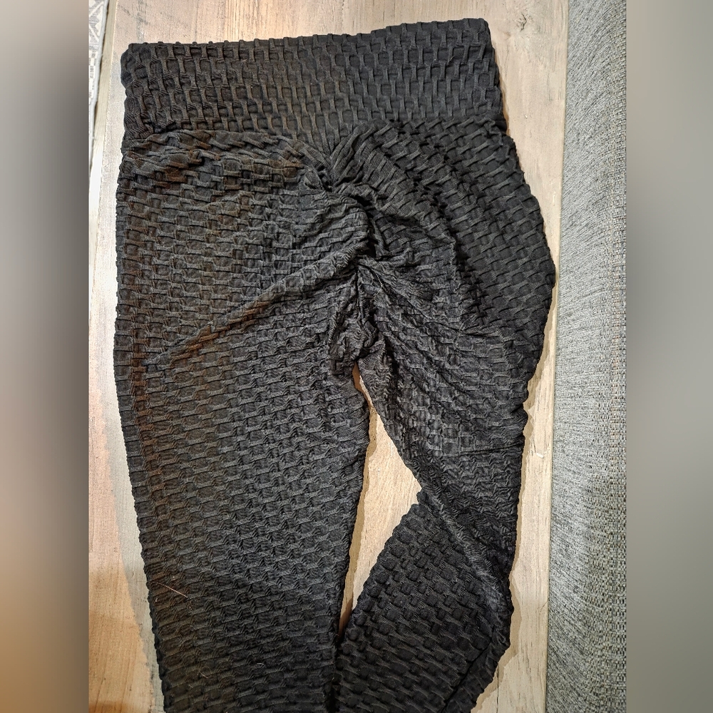 Textured Black High-Rise Scrunch Butt Leggings